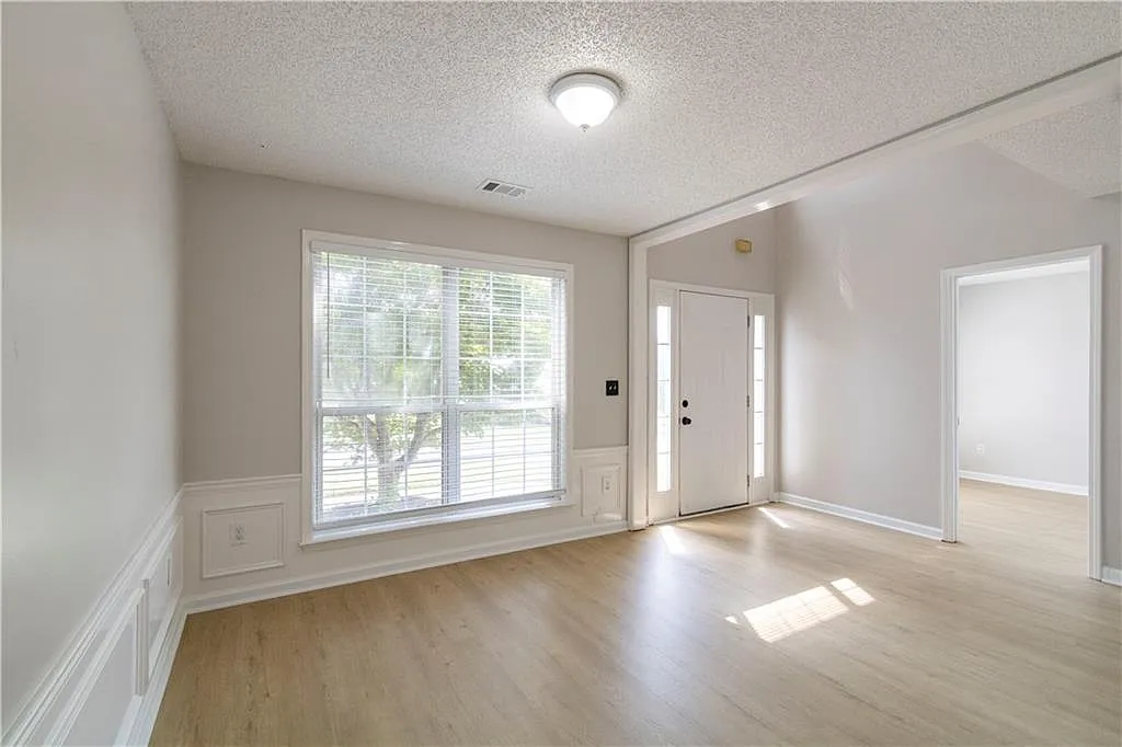 3 bed, 2.5 bath, 2121 sqft, $2,500 — Photo 4