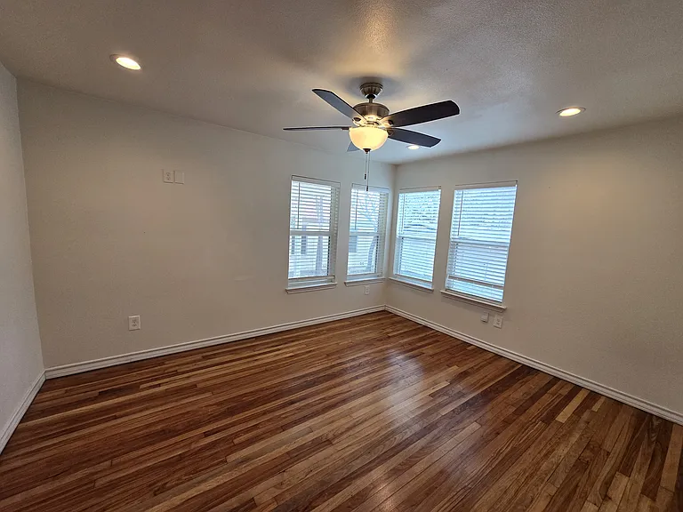 1338 W Elsmere Pl — Photo 7