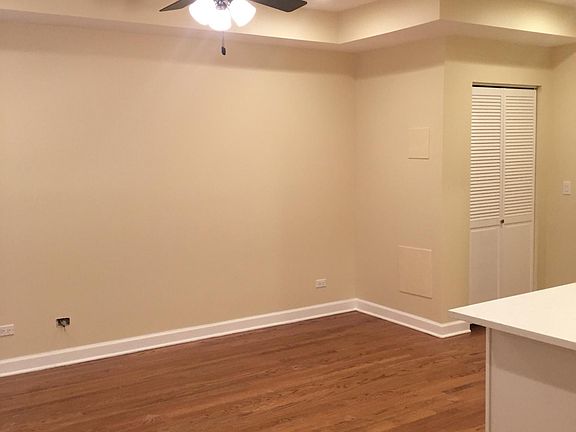 3rd image of 1424 N Greenview Ave APT 1F