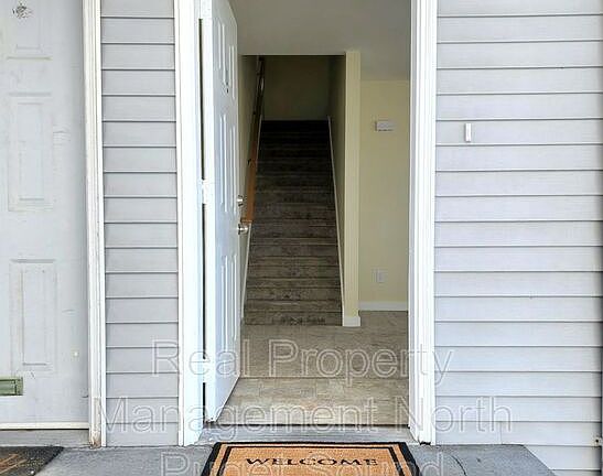 4th image of 3208 Hoyt Ave #1