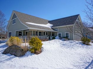 360 Stocks Dr, Delafield, WI 53018