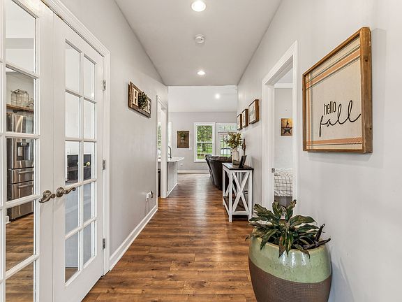 3rd image of 195 Giles Ln