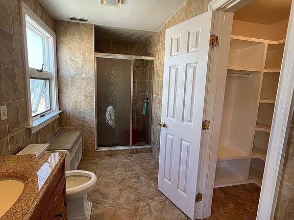 1/3 full baths (walk in closet)