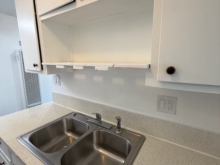 2435 E Fairmount St #5 — Photo 5