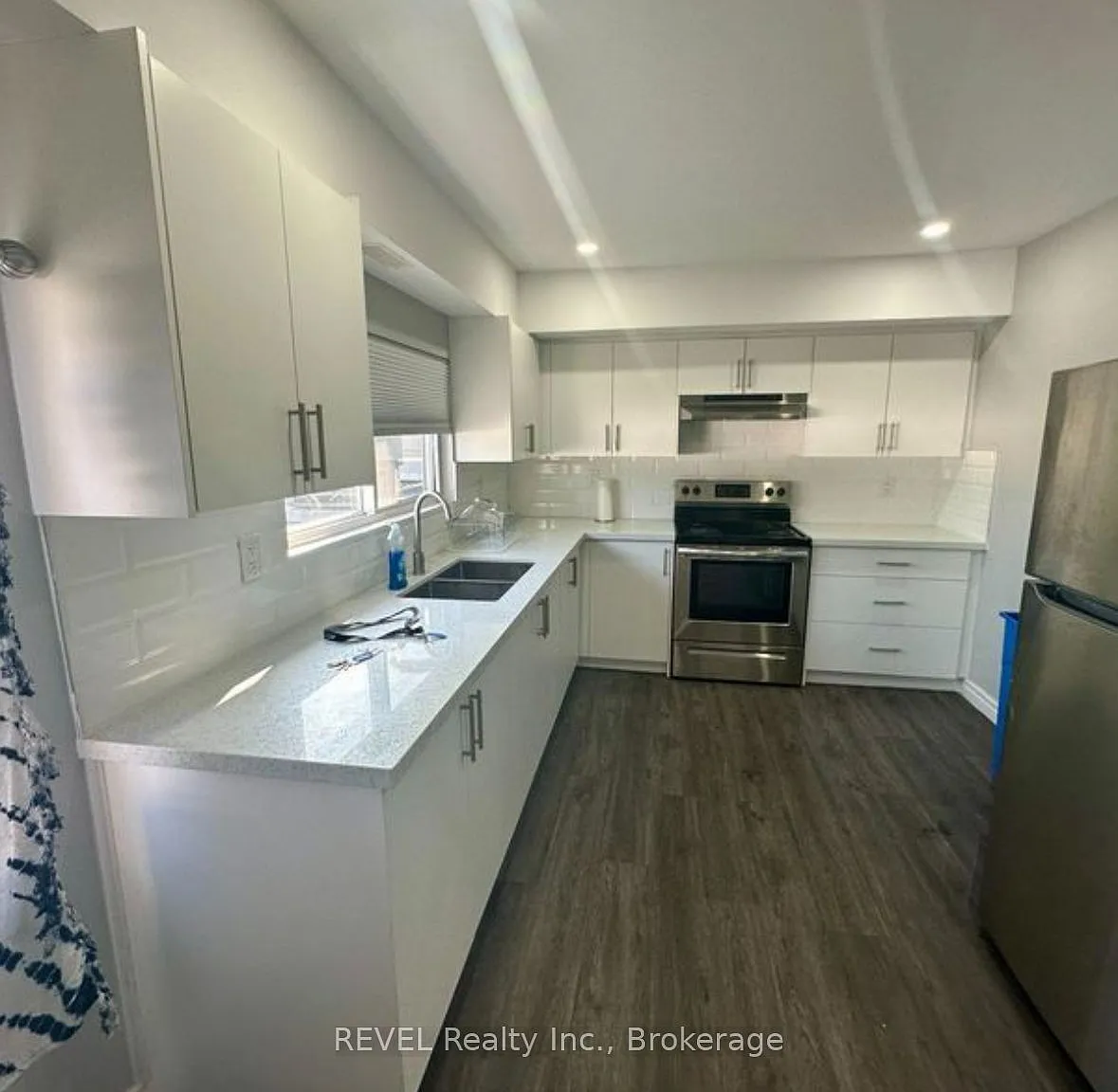 4 bed, $2,300 — Photo 1