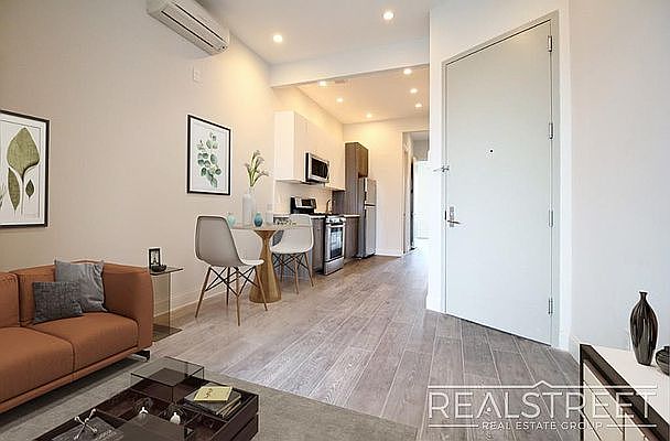 2nd image of 2351 Pacific St #2