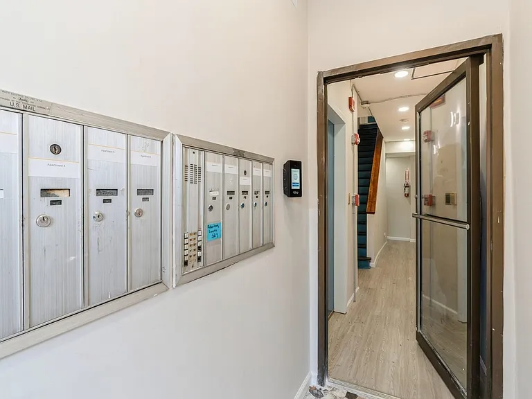 40 Beacon Ave — Photo 24