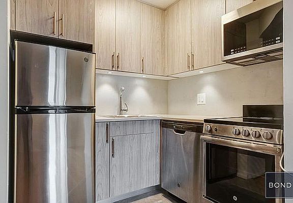 3rd image of 230 E 30th St APT 6E