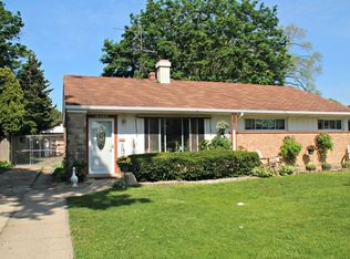 1064 E Villa Dr, Des Plaines, IL 60016