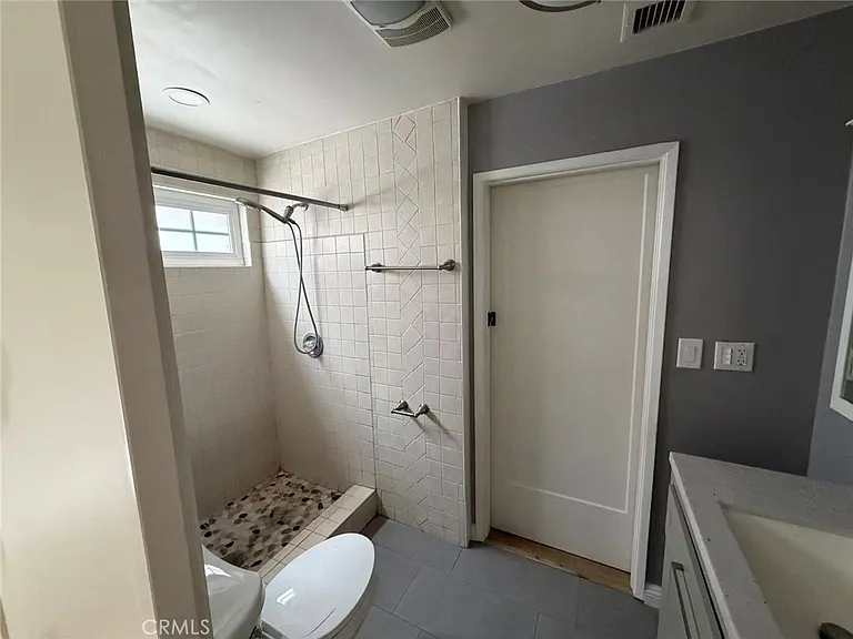 6137 Camellia Ave — Photo 12