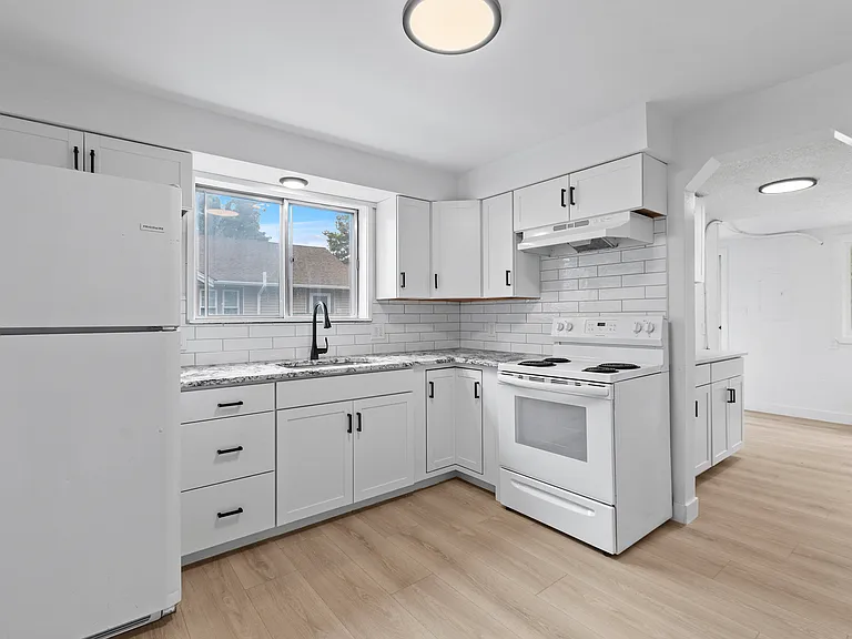 1037 N Cleveland Ave — Photo 9