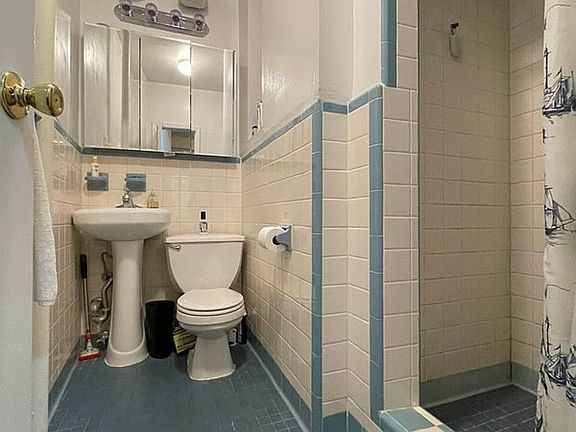 5th image of 220 E 27th St APT 4