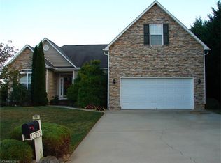 28 Yorktown Cir, Arden, NC 28704