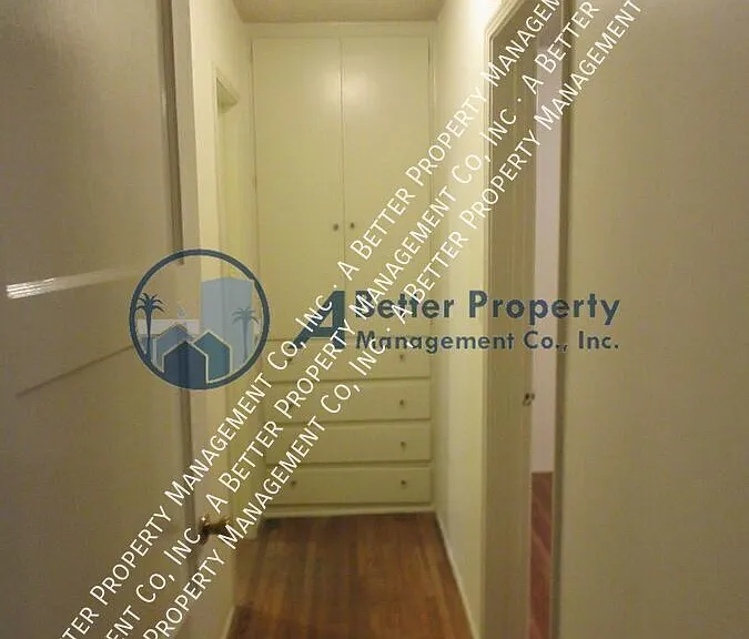 1218 E 2nd St #3 — Photo 5