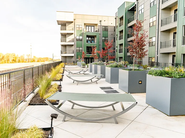 Harbor Side at Conwood Flats Apartments — Photo 15