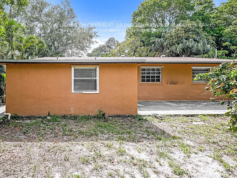 1380 SW 26th Ter — Photo 16