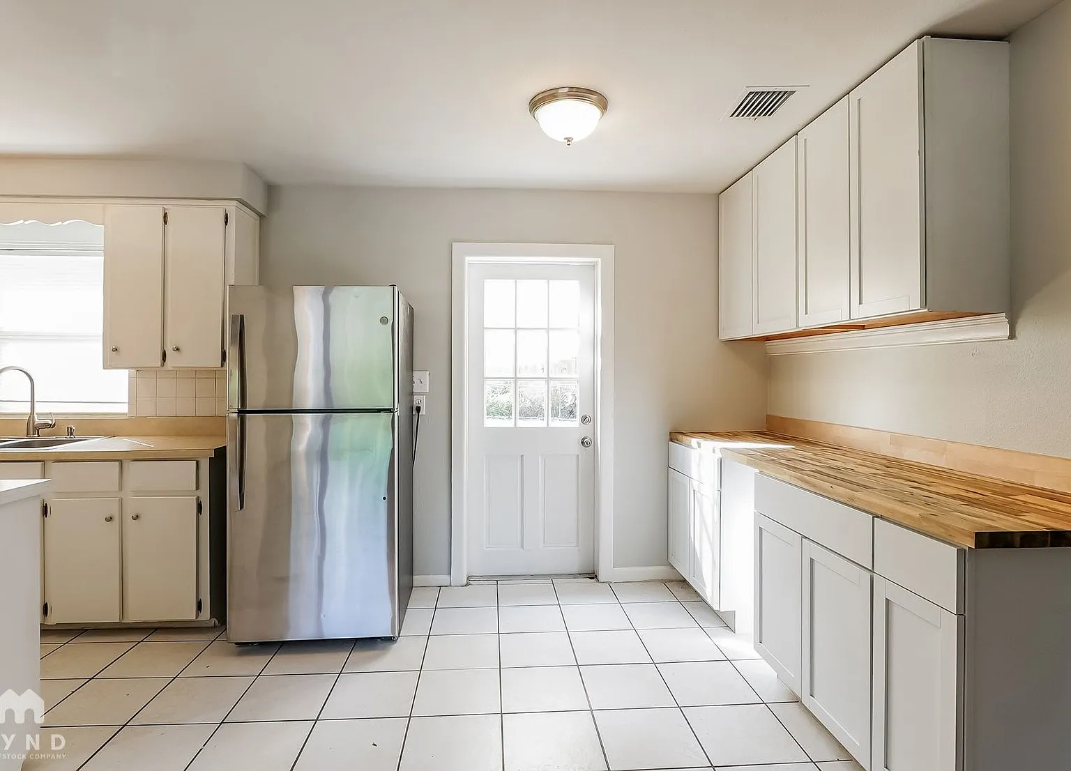 3 bed, 1.0 bath, 1021 sqft, $1,780 — Photo 2