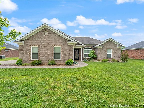 2nd image of 2660 Crescent Hill Drive NE