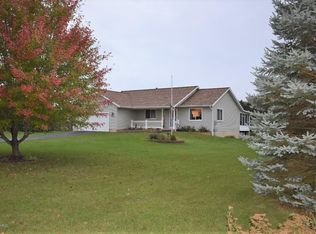 3255 Bennington Dr NE, Cedar Springs, MI 49319