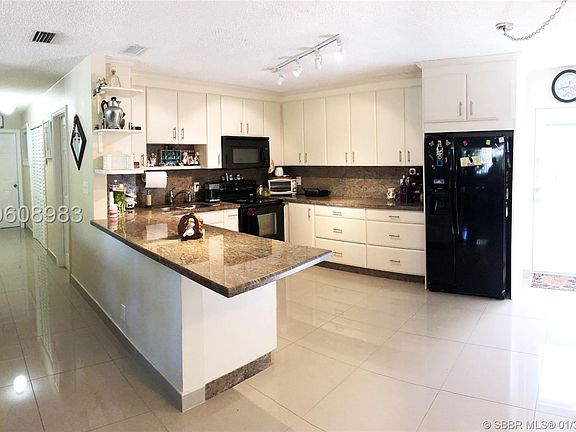 3rd image of 3756 SW 17th St