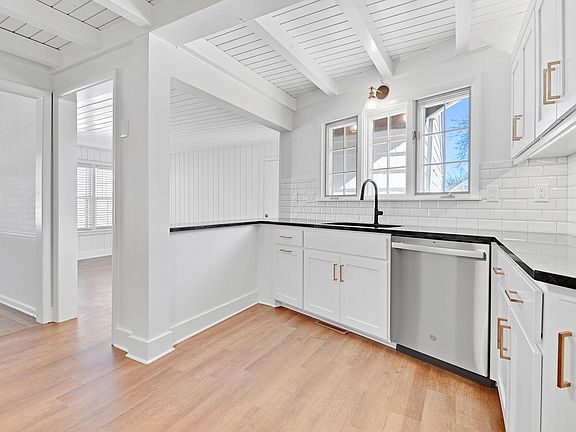 5th image of 5021 Belinder Ave