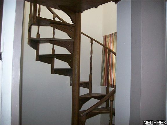 5th image of 832 Beatty Ave