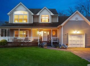 374 W Woodside Ave, Patchogue, NY 11772