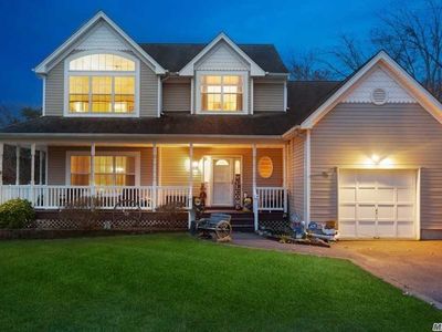 374 W Woodside Ave, Patchogue, NY, 11772