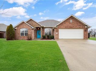 102 Skinner St, Centerton, AR 72719