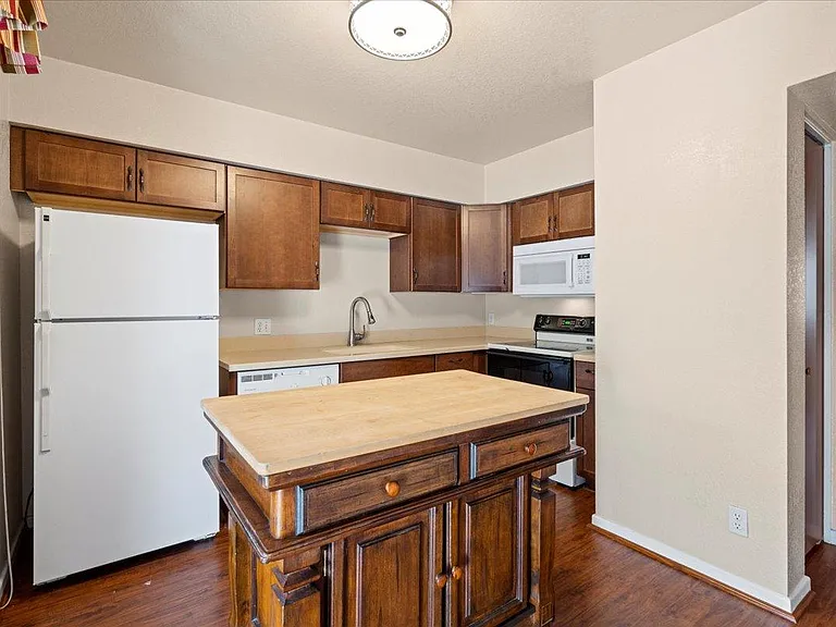 510 W University Dr — Photo 18