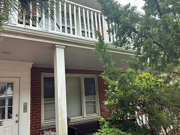 3rd image of 225 W Broadway APT E1