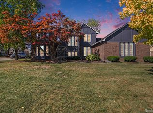38312 Lana Ct, Farmington Hills, MI 48335
