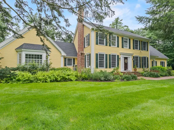 13 Hemlock Lane, Falmouth, ME 04105