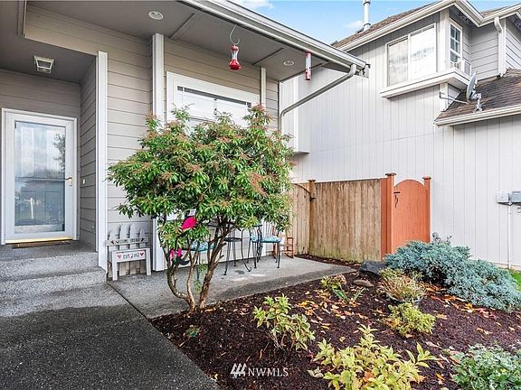 4th image of 9308 190th St E