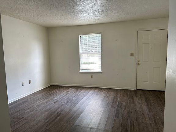 3rd image of 100 Pennie Ln #B