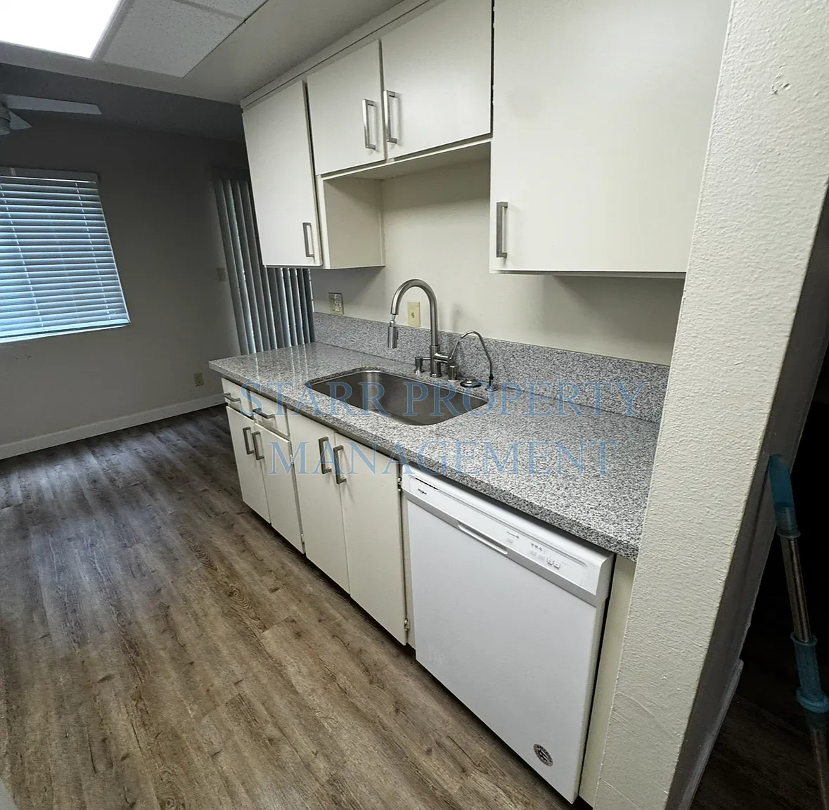 2 bed, 1.0 bath, $1,600 — Photo 4