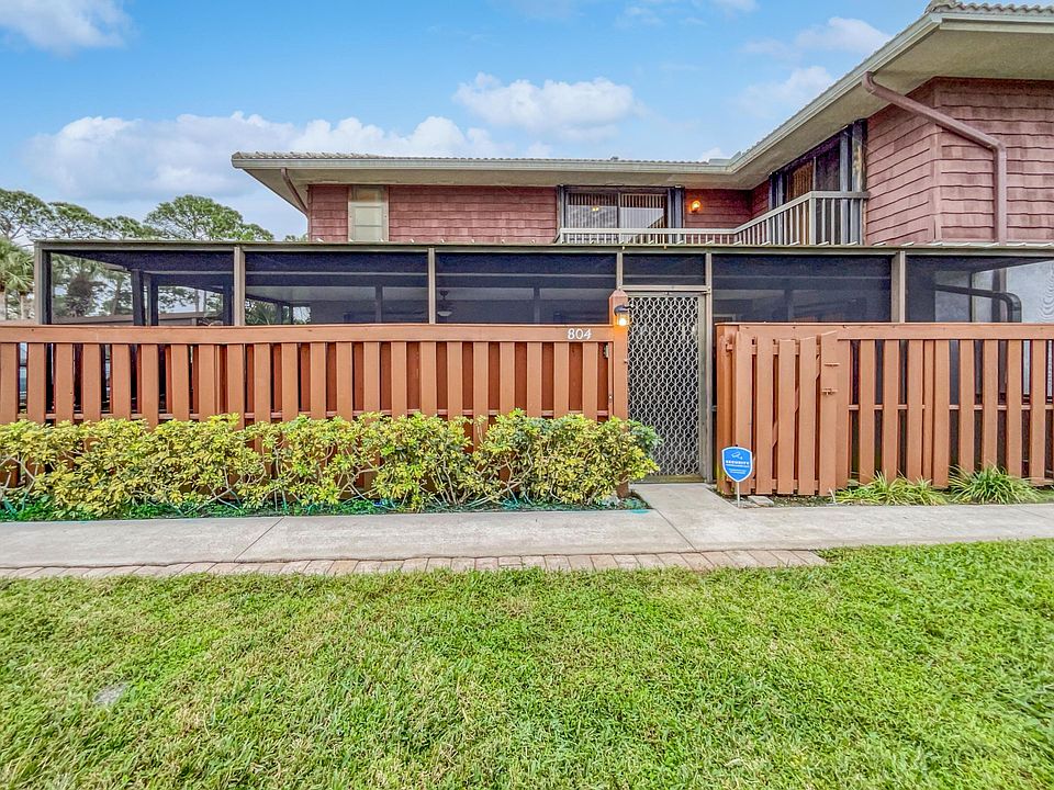1st image of 804 SE Camelot Gardens Boulevard #0