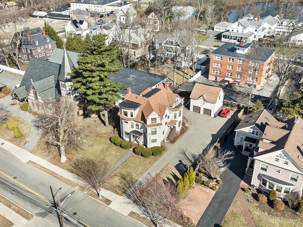 115 W Emerson St #102, Melrose, MA 02176