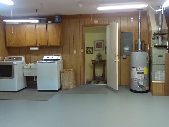 Laundry station in garage