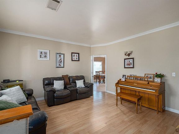 3rd image of 2720 Fountain Dr