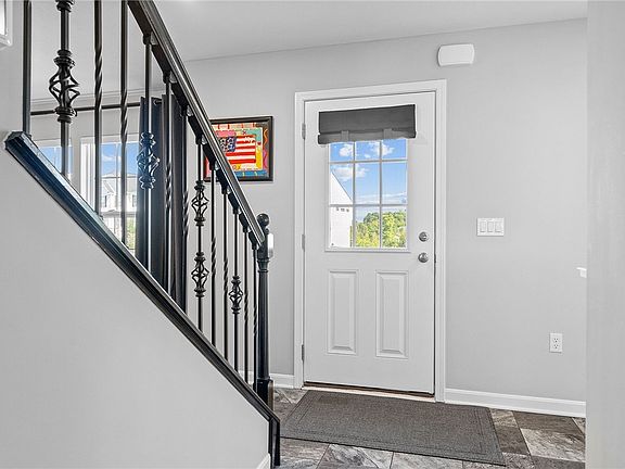 3rd image of 264 Lily Ridge Dr