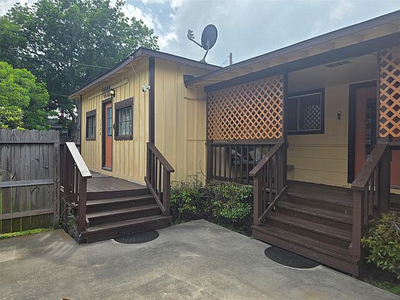 3rd image of 1028 Baker Ave