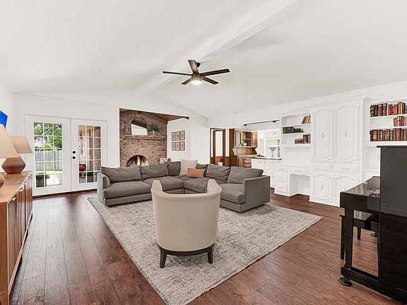 3rd image of 2814 Forest Grove Dr
