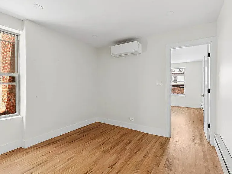 245 S 1st St #1R — Photo 4