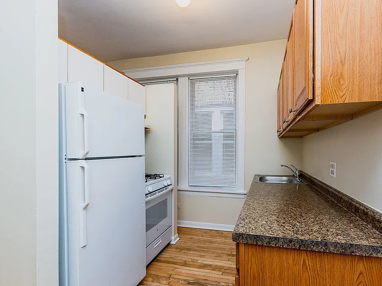 1206 W Lexington St — Photo 5