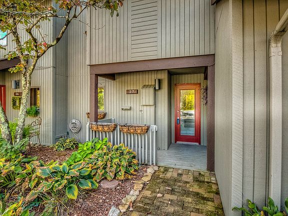 4th image of 27 Willowbrook Dr