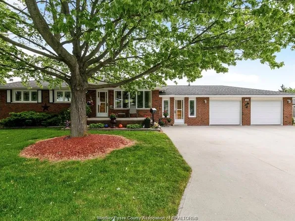 2530 Saint Alphonse Ave, Tecumseh, ON N8N 5E3