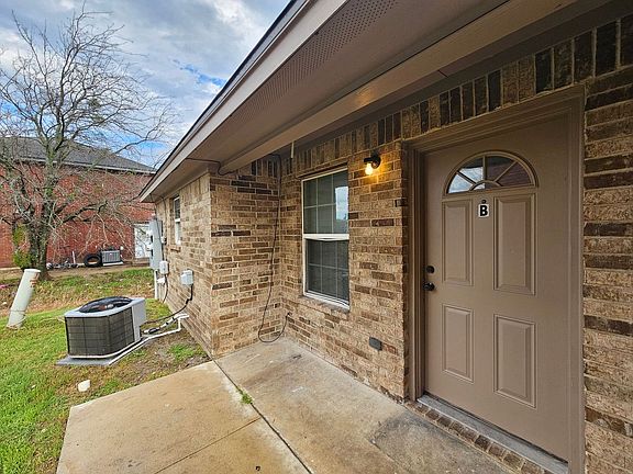 2nd image of 803 Leifester Cir APT B