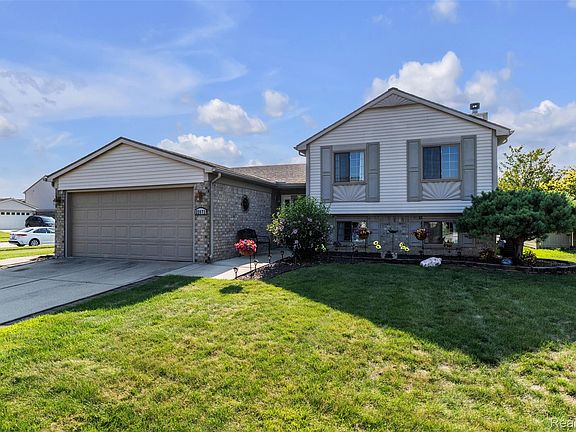4th image of 22672 Woodcreek Dr