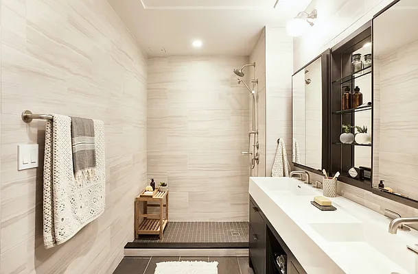 Rented by Extell Marketing Group LLC | media 16